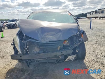 Piąte zdjęcie samochodu w środku: 2012 TOYOTA SIENNA LE 8-PASSENGER VIN:5TDKK3DC7CS261006 - miniatura