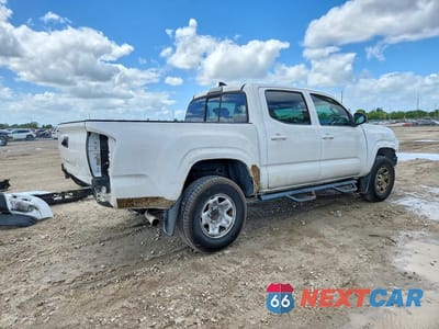 Trzecie zdjęcie samochodu z tyłu: 2018 TOYOTA TACOMA SR VIN:5TFAX5GN7JX105853 - miniatura