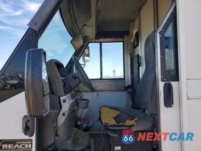 Zdjęcie 7 z 13 samochodu: 2012 ISUZU NPR DELIVERY VAN VIN:JALB4T176C7W00042 - miniatura