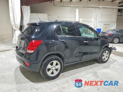 Trzecie zdjęcie samochodu z tyłu: 2019 CHEVROLET TRAX 1LT VIN:3GNCJPSB0KL346807 - miniatura