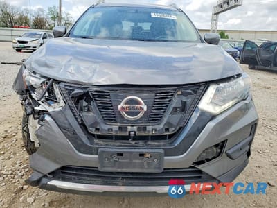 Piąte zdjęcie samochodu w środku: 2017 NISSAN ROGUE SV VIN:JN8AT2MV2HW278179 - miniatura