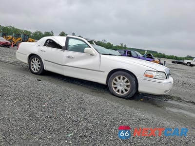 Czwarte zdjęcie samochodu z boku: 2009 LINCOLN TOWN CAR SIGNATURE LIMITED VIN:2LNHM82V49X618785 - miniatura