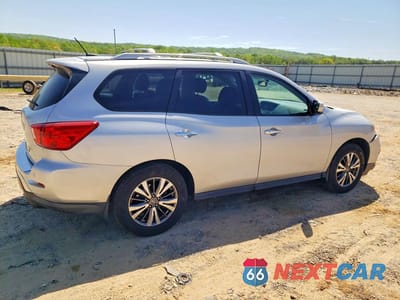 Trzecie zdjęcie samochodu z tyłu: 2017 NISSAN PATHFINDER SL VIN:5N1DR2MM8HC601694 - miniatura