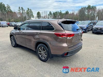 Trzecie zdjęcie samochodu z tyłu: 2018 TOYOTA HIGHLANDER XLE VIN:5TDJZRFH0JS905980 - miniatura