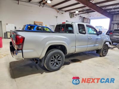 Trzecie zdjęcie samochodu z tyłu: 2022 TOYOTA TACOMA SR5 VIN:3TYSX5EN1NT012611 - miniatura