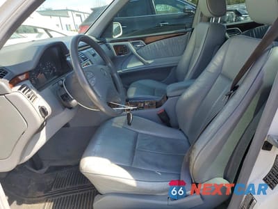 Zdjęcie 7 z 12 samochodu: 2000 MERCEDES-BENZ E 320 VIN:WDBJF65J8YA971162 - miniatura