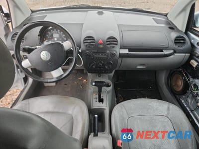 Zdjęcie 8 z 12 samochodu: 2005 VOLKSWAGEN BEETLE VIN:3VWCD31Y65M301574 - miniatura