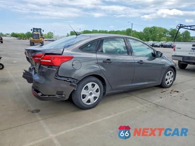 Trzecie zdjęcie samochodu z tyłu: 2016 FORD FOCUS S VIN:1FADP3E26GL398029 - miniatura