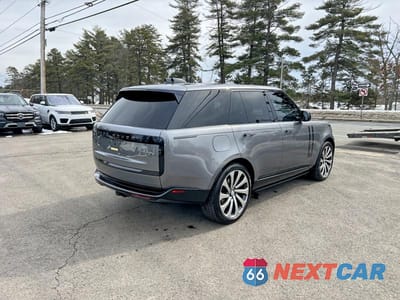 Czwarte zdjęcie samochodu z boku: 2023 LAND ROVER RANGE ROVER SE VIN:SALKP9E71PA010516 - miniatura