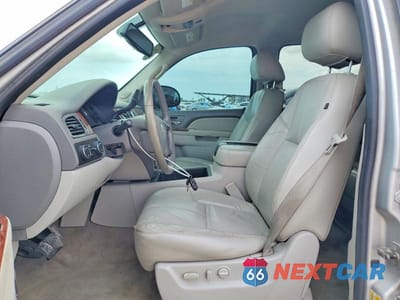 Zdjęcie 7 z 13 samochodu: 2011 GMC YUKON XL VIN:1GKS2KE36BR176734 - miniatura