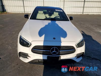 Piąte zdjęcie samochodu w środku: 2021 MERCEDES-BENZ E 450 4MATIC VIN:W1KZF5KB0MB002669 - miniatura