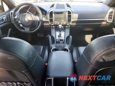 Zdjęcie 8 z 14 samochodu: 2012 PORSCHE CAYENNE VIN:WP1AA2A24CLA02624 - miniatura