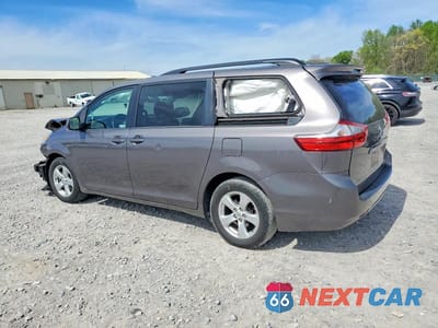 Drugie zdjęcie samochodu z przodu: 2015 TOYOTA SIENNA LE 8-PASSENGER VIN:5TDKK3DC3FS630836 - miniatura