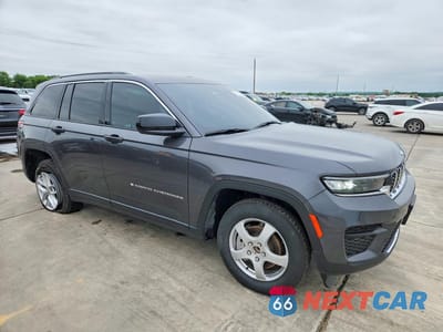 Czwarte zdjęcie samochodu z boku: 2025 JEEP GRAND CHEROKEE LAREDO VIN:1C4RJGAG8SC314845 - miniatura