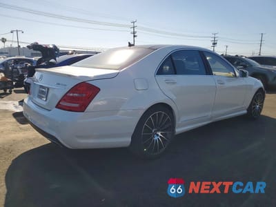 Trzecie zdjęcie samochodu z tyłu: 2013 MERCEDES-BENZ S 550 VIN:WDDNG7DB3DA534105 - miniatura