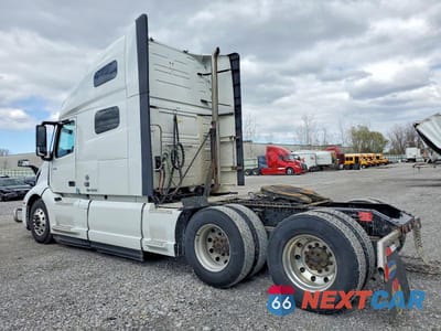 Trzecie zdjęcie samochodu z tyłu: 2021 VOLVO VNL SEMI TRUCK VIN:4V4NC9EJXMN262947 - miniatura