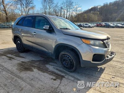 Czwarte zdjęcie samochodu z boku: 2011 KIA SORENTO LX VIN:5XYKTDA26BG074561 - miniatura