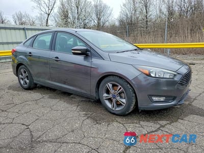 Czwarte zdjęcie samochodu z boku: 2017 FORD FOCUS SE VIN:1FADP3FE5HL213852 - miniatura