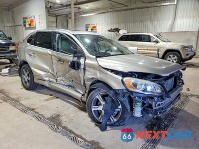 Czwarte zdjęcie samochodu z boku: 2014 VOLVO XC60 T6 VIN:YV4902DZ3E2534257 - miniatura