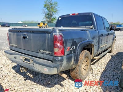Trzecie zdjęcie samochodu z tyłu: 2005 CHEVROLET SILVERADO K1500 VIN:2GCEK13T051200352 - miniatura