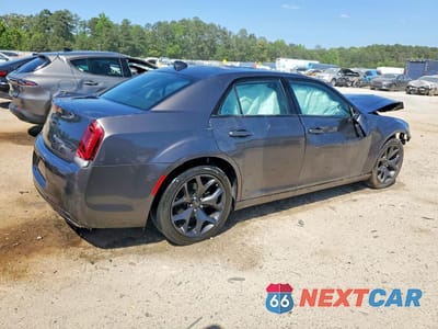 Trzecie zdjęcie samochodu z tyłu: 2023 CHRYSLER 300 S VIN:2C3CCABG2PH633310 - miniatura