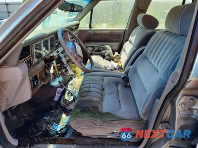 Zdjęcie 7 z 12 samochodu: 1988 LINCOLN TOWN CAR VIN:1LNBM81F9JY623243 - miniatura