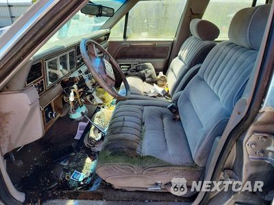 Zdjęcie 7 z 12 samochodu: 1988 LINCOLN TOWN CAR VIN:1LNBM81F9JY623243 - miniatura