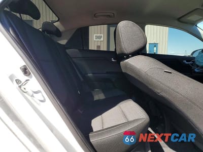 Zdjęcie 10 z 12 samochodu: 2021 KIA RIO S VIN:3KPA24AD4ME425354 - miniatura