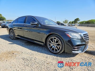 Czwarte zdjęcie samochodu z boku: 2018 MERCEDES-BENZ S 560 VIN:WDDUG8DBXJA401015 - miniatura
