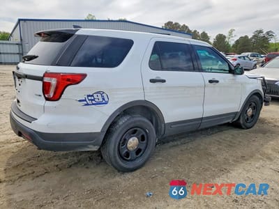 Trzecie zdjęcie samochodu z tyłu: 2018 FORD EXPLORER POLICE INTERCEPTOR VIN:1FM5K8ARXJGB68678 - miniatura