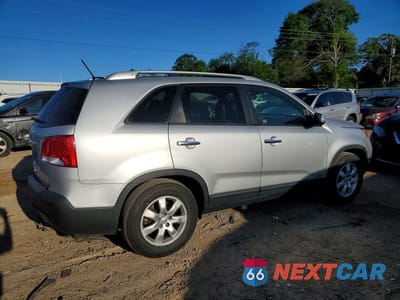 Trzecie zdjęcie samochodu z tyłu: 2012 KIA SORENTO LX VIN:5XYKTDA67CG308680 - miniatura