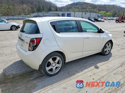 Trzecie zdjęcie samochodu z tyłu: 2015 CHEVROLET SONIC LTZ VIN:1G1JE6SB2F4180826 - miniatura