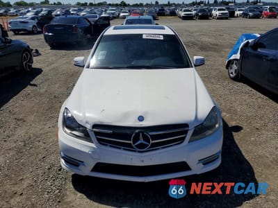 Piąte zdjęcie samochodu w środku: 2014 MERCEDES-BENZ C 250 VIN:WDDGF4HB8ER306737 - miniatura