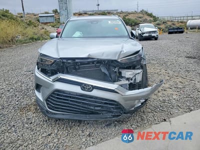 Piąte zdjęcie samochodu w środku: 2024 TOYOTA GRAND HIGHLANDER XLE VIN:5TDAAAB53RS004439 - miniatura