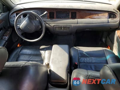 Zdjęcie 8 z 12 samochodu: 2002 LINCOLN TOWN CAR EXECUTIVE VIN:1LNHM81W12Y661352 - miniatura