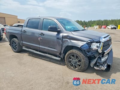 Czwarte zdjęcie samochodu z boku: 2021 TOYOTA TUNDRA CREWMAX SR5 VIN:5TFEY5F16MX274750 - miniatura