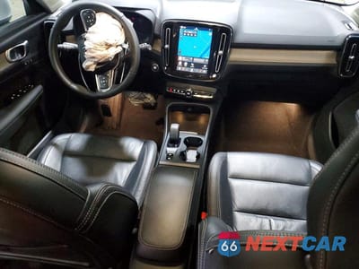 Zdjęcie 8 z 14 samochodu: 2023 VOLVO XC40 CORE VIN:YV4L12UV1P2910747 - miniatura