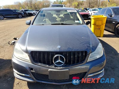 Piąte zdjęcie samochodu w środku: 2014 MERCEDES-BENZ C 300 4MATIC VIN:WDDGF8AB6EG239875 - miniatura