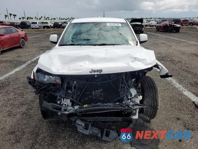Piąte zdjęcie samochodu w środku: 2021 JEEP GRAND CHEROKEE LAREDO VIN:1C4RJFAG6MC808456 - miniatura