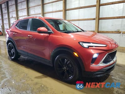 Czwarte zdjęcie samochodu z boku: 2024 BUICK ENCORE GX SPORT TOURING VIN:KL4AMESL8RB060858 - miniatura