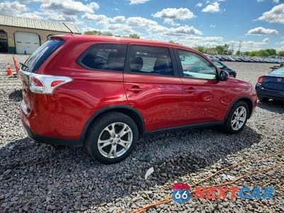 Trzecie zdjęcie samochodu z tyłu: 2015 MITSUBISHI OUTLANDER SE VIN:JA4AZ3A33FZ011321 - miniatura