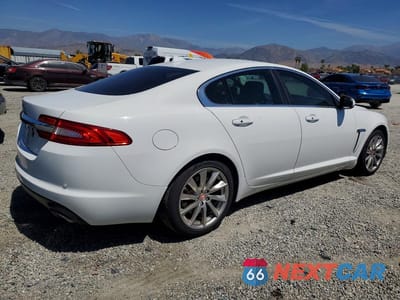 Trzecie zdjęcie samochodu z tyłu: 2015 JAGUAR XF 2.0T PREMIUM VIN:SAJWA0FS8FPU78748 - miniatura
