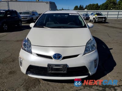 Piąte zdjęcie samochodu w środku: 2014 TOYOTA PRIUS THREE VIN:JTDKN3DU2E0369202 - miniatura