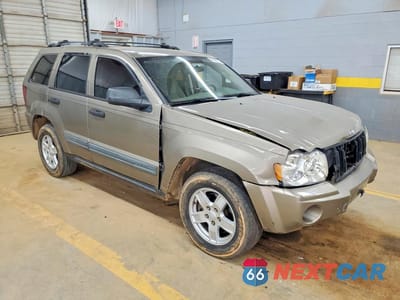 Czwarte zdjęcie samochodu z boku: 2005 JEEP GRAND CHEROKEE LAREDO VIN:1J4GR48K15C680900 - miniatura