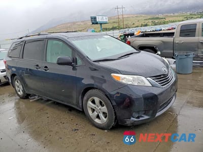 Czwarte zdjęcie samochodu z boku: 2016 TOYOTA SIENNA LE VIN:5TDKK3DC5GS729868 - miniatura