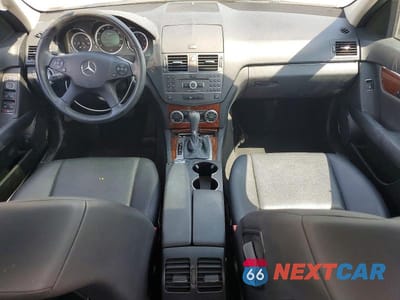 Zdjęcie 8 z 12 samochodu: 2011 MERCEDES-BENZ C 300 4MATIC VIN:WDDGF8BB9BR167732 - miniatura