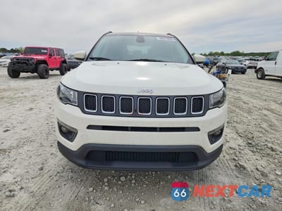 Piąte zdjęcie samochodu w środku: 2018 JEEP COMPASS LATITUDE VIN:3C4NJCBB9JT425370 - miniatura
