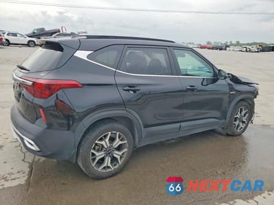 Trzecie zdjęcie samochodu z tyłu: 2022 KIA SELTOS EX VIN:KNDERCAA5N7286611 - miniatura