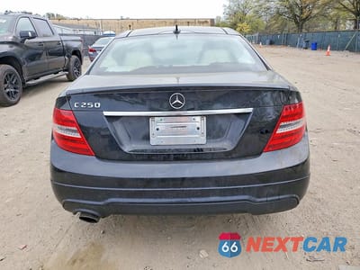 Zdjęcie 6 z 12 samochodu: 2013 MERCEDES-BENZ C 250 VIN:WDDGJ4HB1DG010998 - miniatura