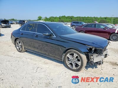 Czwarte zdjęcie samochodu z boku: 2018 MERCEDES-BENZ E 300 VIN:WDDZF4JB3JA376237 - miniatura